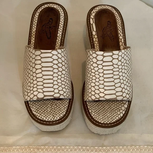 Freebird Miami Sandals - Picture 3 of 12